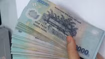 Truy tìm “nữ cán bộ“ lừa đảo “tặng tiền xây nhà tình nghĩa”