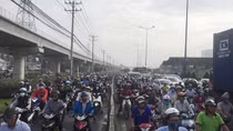 Ra đường nhìn thấy mà... lo