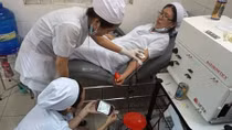 4 nữ nhân viên y tế hiến máu cứu sống sản phụ