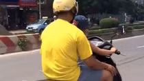 Xử phạt nghiêm phụ huynh để con trai 6 tuổi điều khiển xe máy