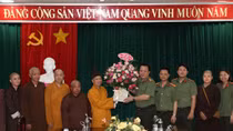 Thăm, chúc mừng CBCS Công an Hà Nam nhân kỷ niệm Ngày truyền thống