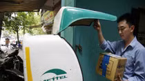 Viettel Post tiếp nhận bưu phẩm qua cửa hàng giao dịch Viettel
