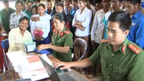 Về vùng cao biên giới cấp thẻ căn cước công dân cho bà con