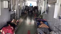 Hàng trăm người cấp cứu nghi do ngộ độc thực phẩm đám cưới