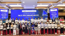 Vingroup trao học bổng gần 40 tỷ đồng đào tạo thạc sĩ, tiến sĩ KHCN