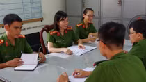 Nữ chiến sĩ Công an tận tụy