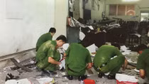 Những kẻ mờ mắt trước đồng tiền và chức tước viển vông