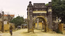 Nhà có nóc, làng có cổng...
