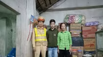 CSGT Hà Nội đưa cháu bé “bỏ nhà” về với gia đình