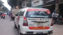 "Cuộc chiến taxi": Coi chừng vi phạm luật
