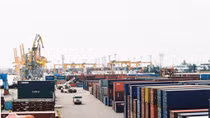 Hàng nghìn container tồn đọng, phế liệu về Việt Nam tăng chóng mặt