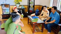 CSGT thăm hỏi gia đình bé gái tử vong do tai nạn giao thông