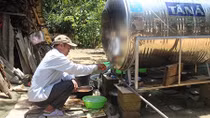 Mùa nắng nóng, người dân vùng cao lo thiếu nước sạch