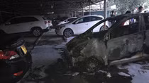 Kia Morning bị thiêu rụi trong bãi giữ xe