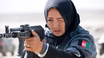 Cơ cực như… nữ cảnh sát ở Afghanistan!