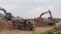 Bỏ ngỏ quản lý bến bãi, vật liệu xây dựng xâm hại công trình giao thông