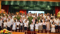 Tuyên dương hơn 200 học sinh là con CBCS có thành tích học tập xuất sắc
