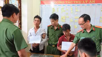 Bắt giữ 2 đối tượng vận chuyển 10 bánh heroin trên "vùng đất lửa"