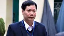Vụ 9 người chạy thận tử vong: 2 cựu lãnh đạo BV Hoà Bình khai trái chiều