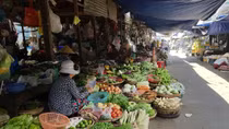 Rau xanh khan hàng, tăng giá mạnh