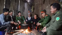 Bám bản, giữ bình yên biên giới