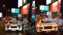 Thêm một chiếc siêu xe bốc khói nghi ngút vì “đi bão” ăn mừng
