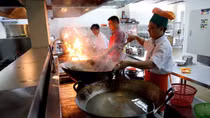 Bí mật phía sau “bếp ăn hợp chủng quốc” ở Viettel World Cup 2016