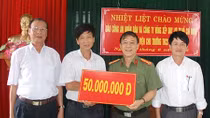 Tặng 50 triệu đồng làm thư viện khuyến học Trường THCS An Mỹ