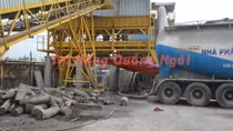 Xe bồn nổ bung nắp, tài xế tử vong
