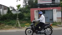 Đề xuất cấm sử dụng điện thoại khi điều khiển phương tiện tham gia giao thông