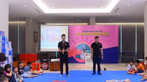 Các cư dân nhí tại Vinhomes được học về phòng chống cháy nổ