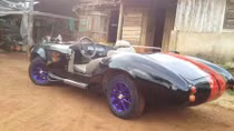 Chiêm ngưỡng “siêu xe” Shelby Cobra tự chế độc đáo của thợ Việt