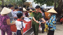 Phiên chợ “0 đồng" vì người nghèo