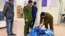 Thu giữ gần 300 “thẻ diệt virus Corona” không rõ nguồn gốc