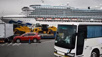 Những ngày khó khăn trên du thuyền Diamond Princess