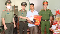 Đồng đội và nhân dân không quên các anh!