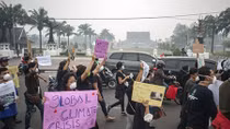 Khói bụi độc hại ám ảnh Indonesia
