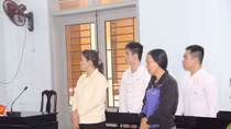 Chụp ảnh “nóng” của người yêu tung lên mạng để môi giới bán dâm