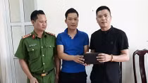 Trao trả 30 triệu đồng cho người Trung Quốc đánh rơi