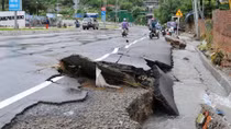Nhiều địa bàn bị cô lập, một số tuyến giao thông hư hỏng, ách tắc do mưa lũ