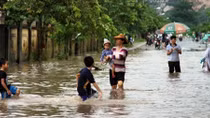 Nhói lòng nhìn cảnh Nha Trang ngập chìm trong lũ