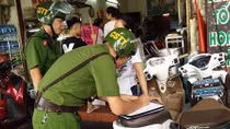 Duy trì hoạt động trông xe đúng quy định trên phố Phủ Doãn