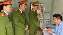 Ngăn côn đồ đánh nhau, một cán bộ Công an bị chém trọng thương