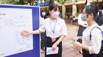 Thi tốt nghiệp THPT 2021: Phổ điểm môn Tiếng Anh có bất thường?