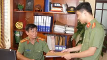 Noi gương anh dũng của cha, phấn đấu lập công
