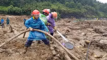 Chạy đua tìm kiếm nạn nhân mất tích vì mưa lũ