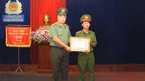 Khen thưởng Thiếu úy Cảnh sát dũng cảm cứu người