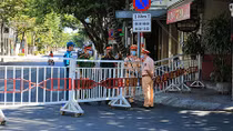 Sống giữa tâm dịch