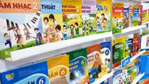 Cải tiến công tác phát hành để giảm giá sách giáo khoa mới