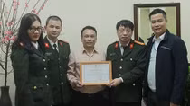 Phòng khám Chữ thập đỏ Đông Anh ủng hộ chương tình "Tết vì người nghèo" 200 triệu đồng